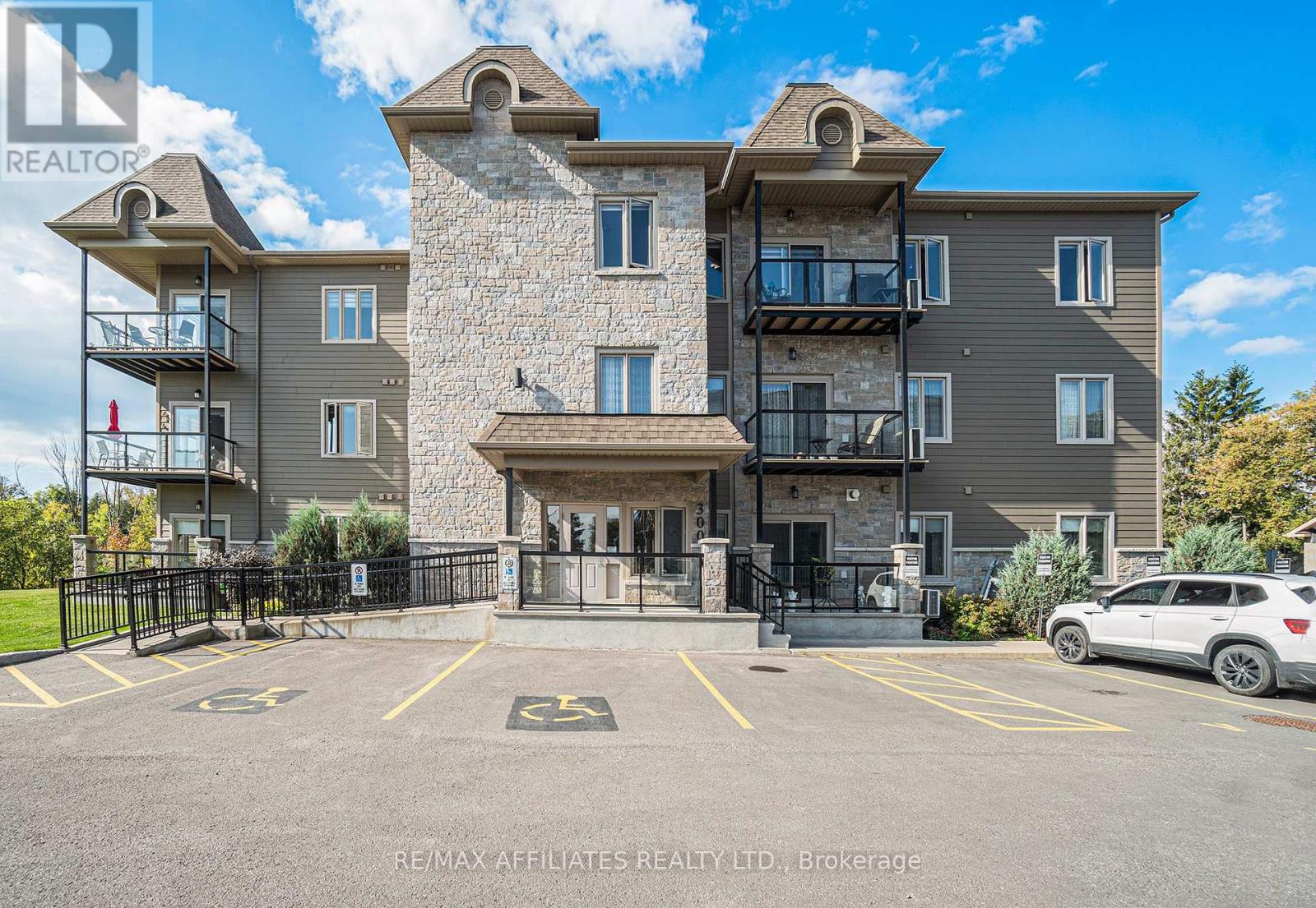 UNIT 105 - 300 SOLSTICE CRESCENT, Russell, Ontario