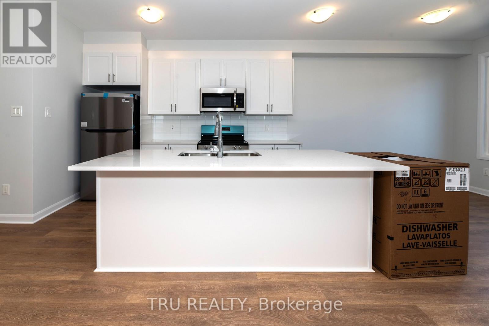 517 Woodlily Private, Ottawa, Ontario  K2T 0S6 - Photo 10 - X12485309