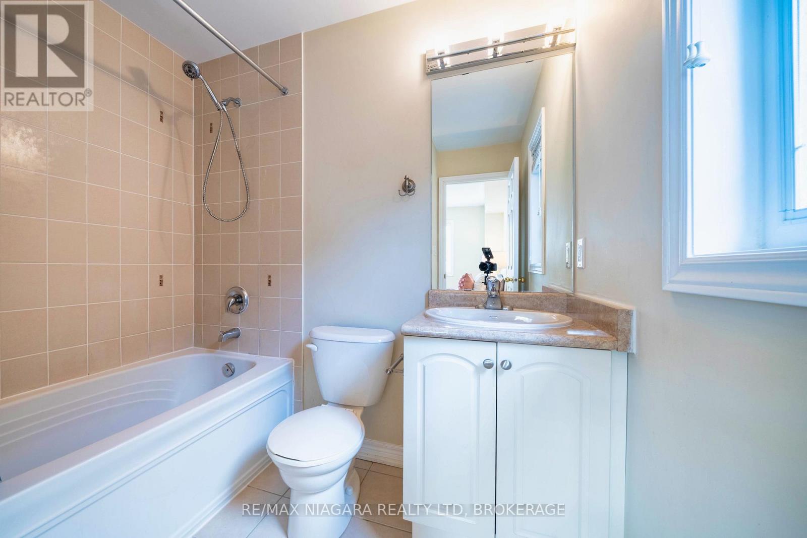 40 Dungannon Drive, Markham (Angus Glen), Ontario  L6C 0K1 - Photo 27 - N12485192