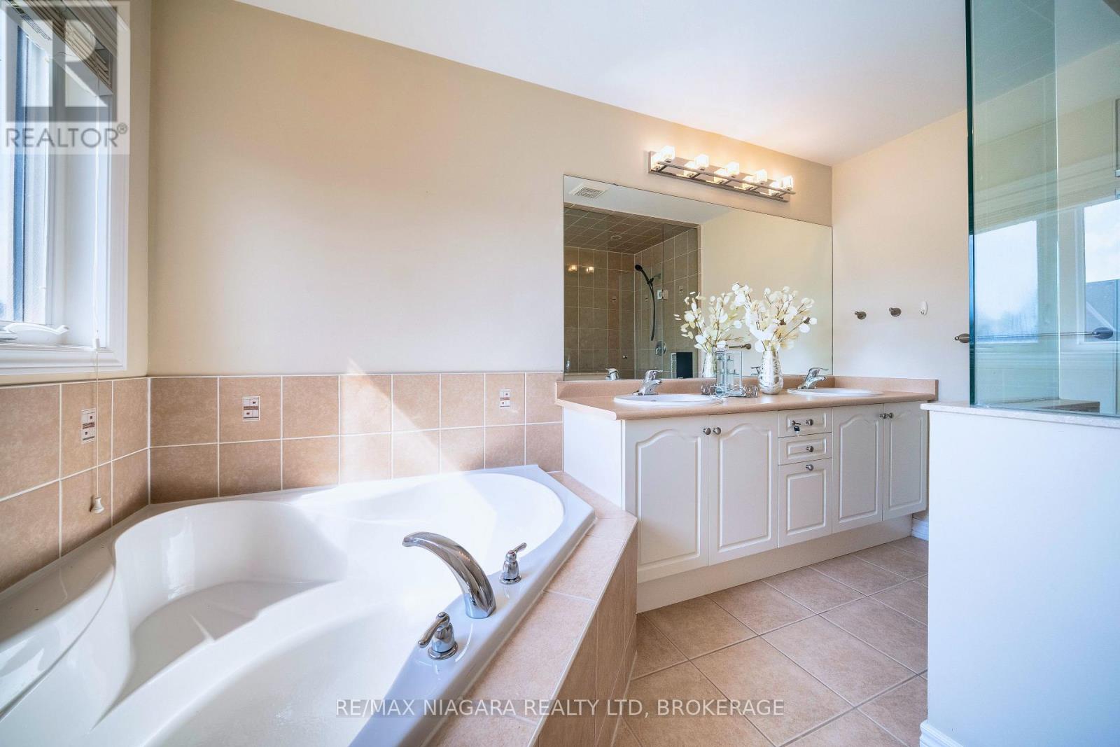 40 Dungannon Drive, Markham (Angus Glen), Ontario  L6C 0K1 - Photo 42 - N12485192