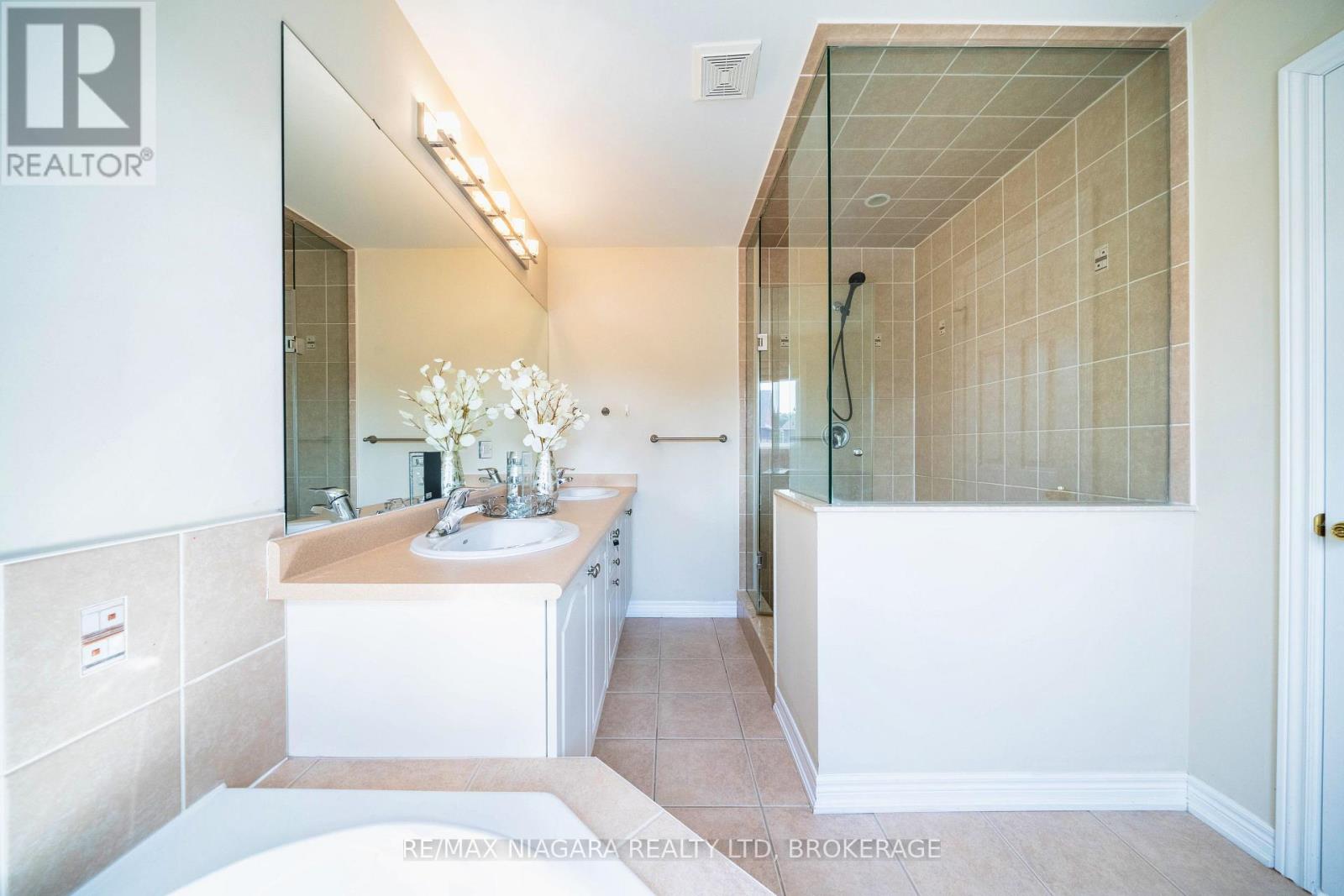 40 Dungannon Drive, Markham (Angus Glen), Ontario  L6C 0K1 - Photo 43 - N12485192