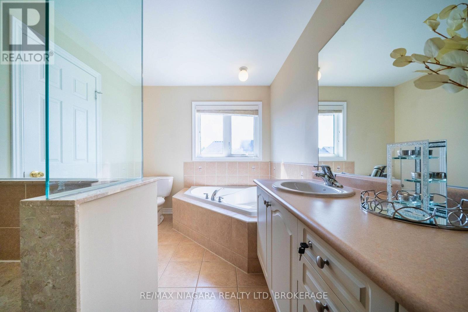 40 Dungannon Drive, Markham (Angus Glen), Ontario  L6C 0K1 - Photo 44 - N12485192