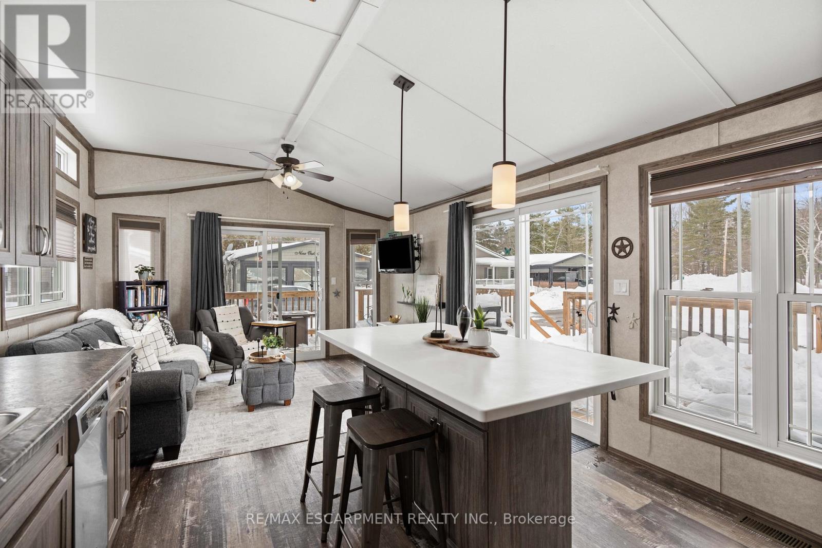 10 Oak - 4449 Milburough Line, Burlington, Ontario  L7P 0C5 - Photo 9 - W12485102