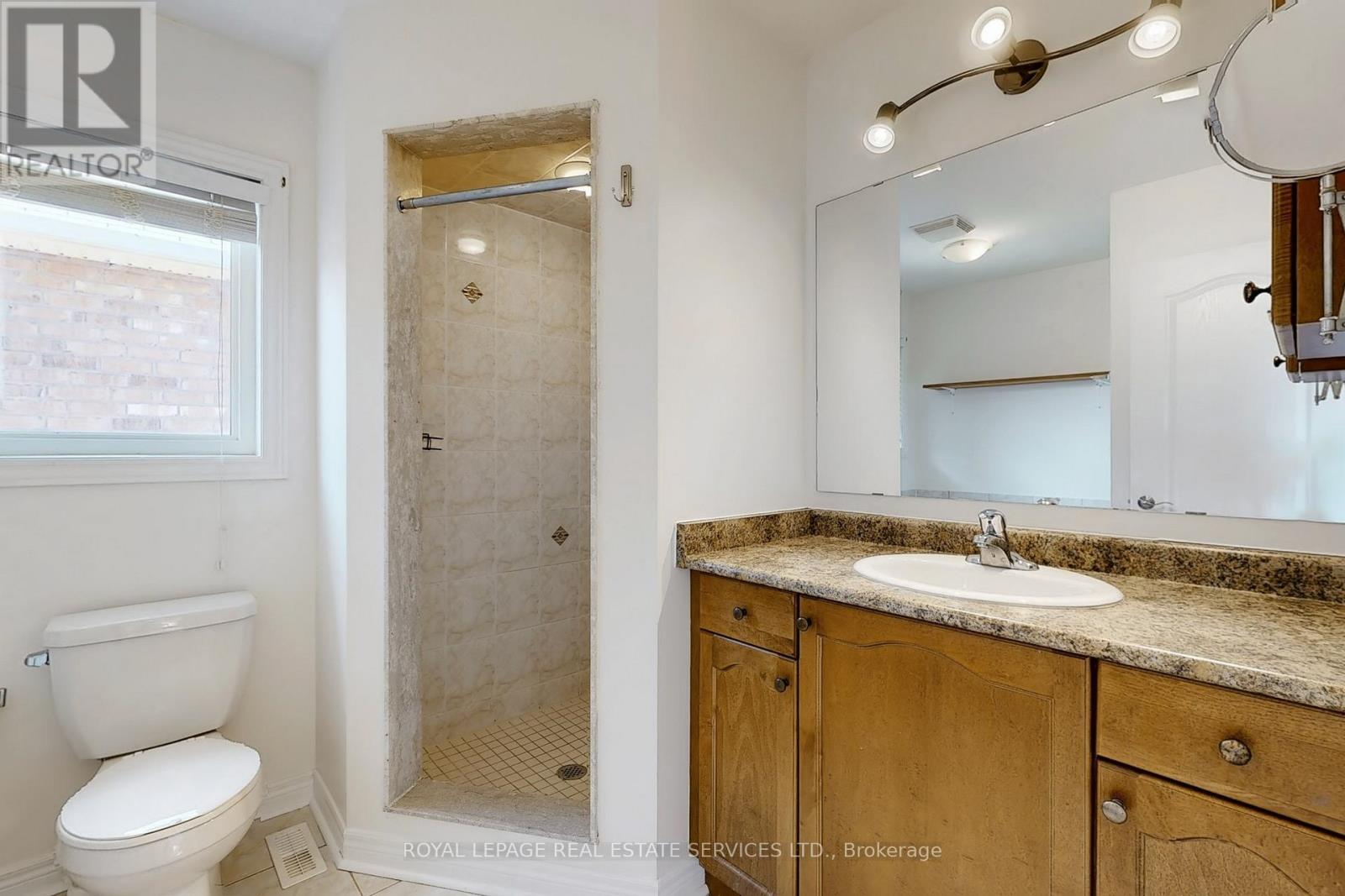 24 Accent Circle, Brampton, Ontario  L7A 0L2 - Photo 16 - W12485122