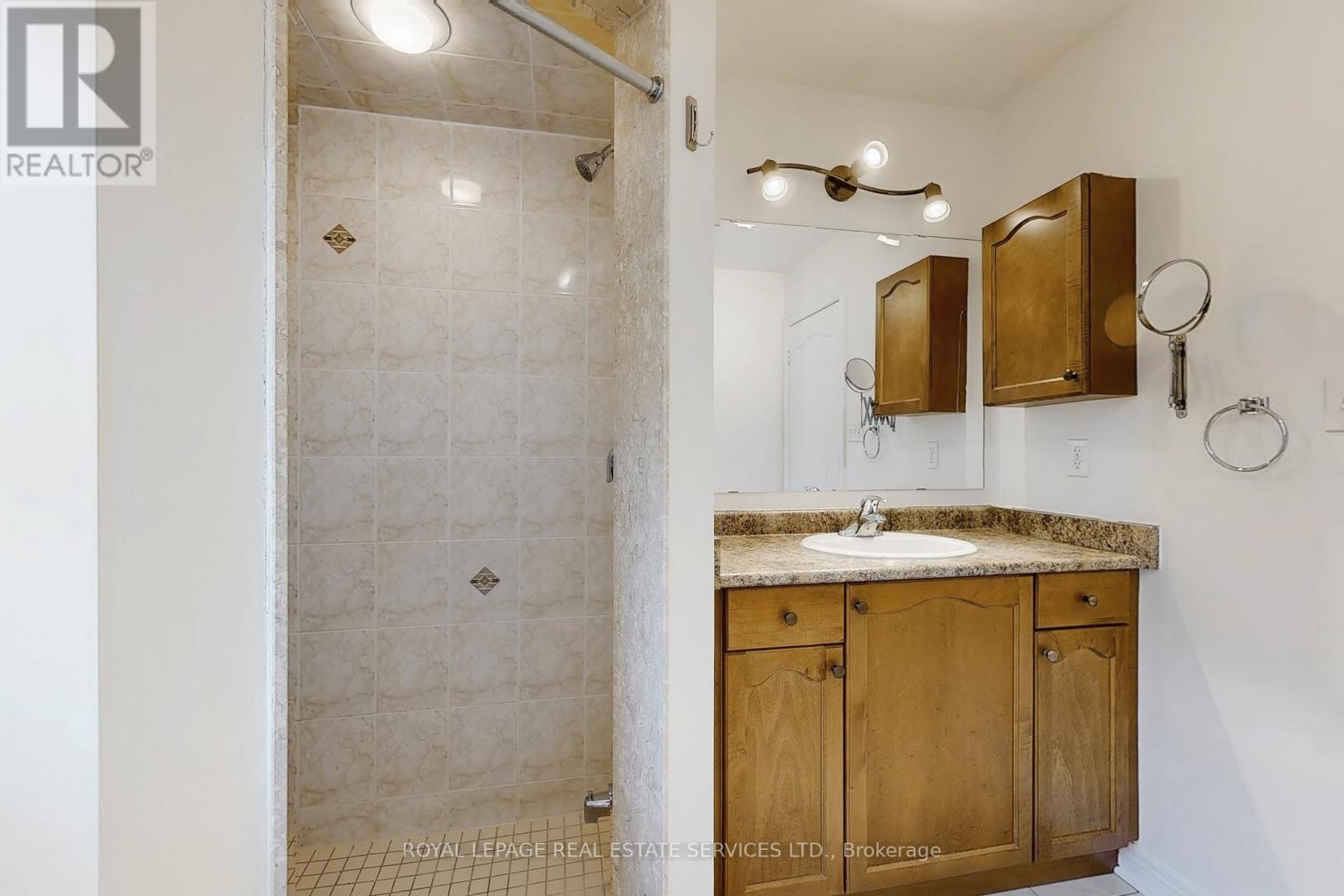 24 Accent Circle, Brampton, Ontario  L7A 0L2 - Photo 18 - W12485122