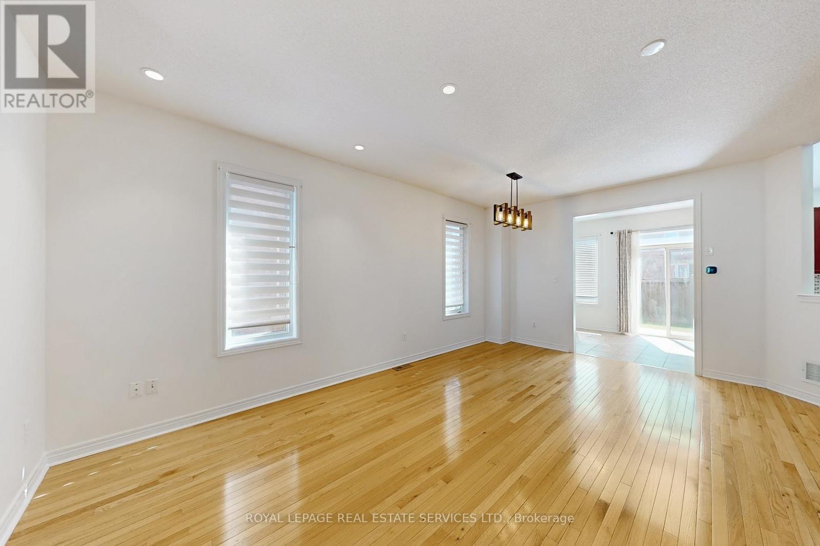 24 Accent Circle, Brampton, Ontario  L7A 0L2 - Photo 5 - W12485122