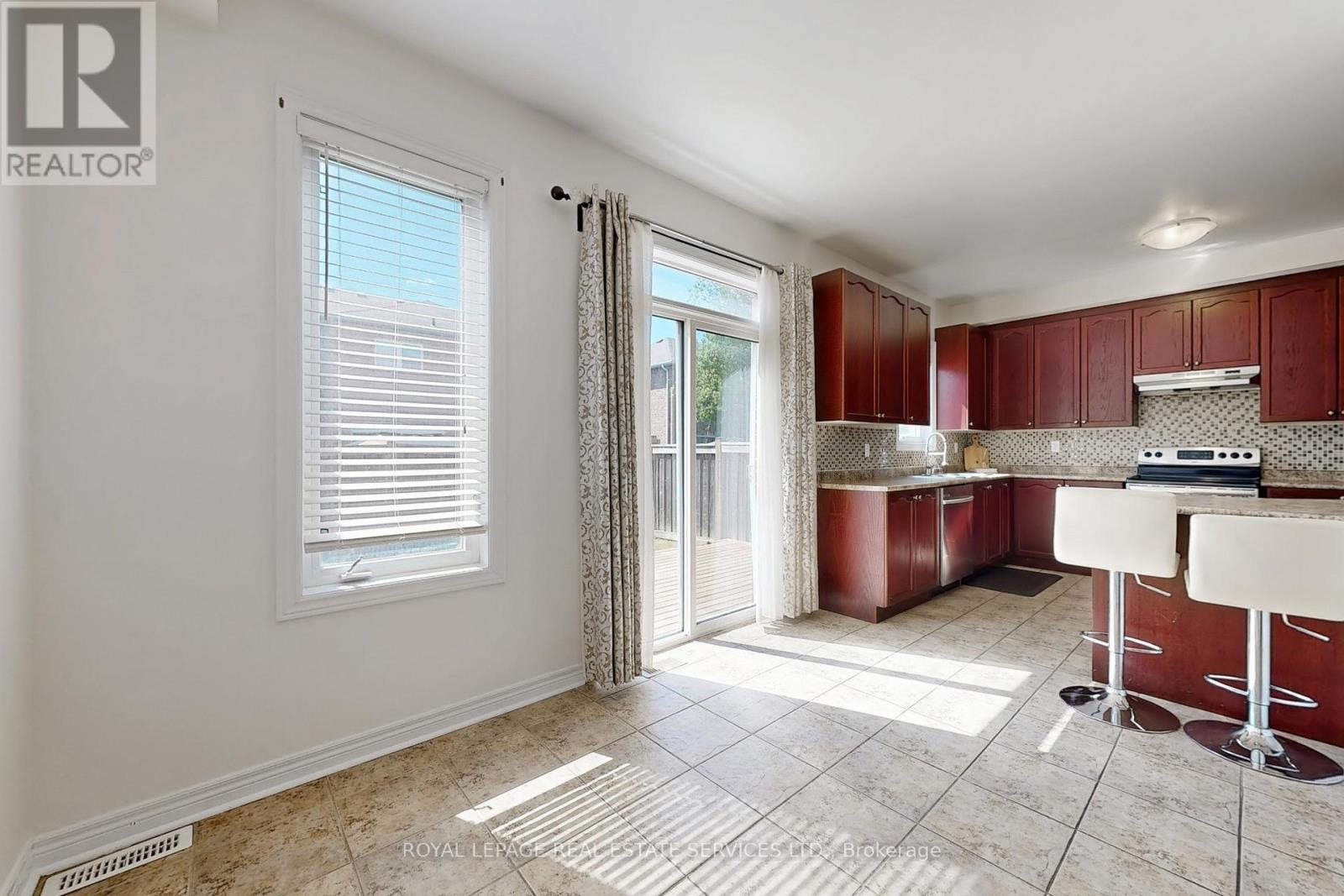 24 Accent Circle, Brampton, Ontario  L7A 0L2 - Photo 7 - W12485122