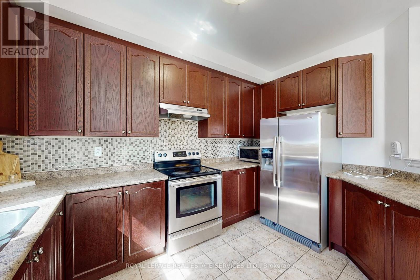 24 Accent Circle, Brampton, Ontario  L7A 0L2 - Photo 9 - W12485122