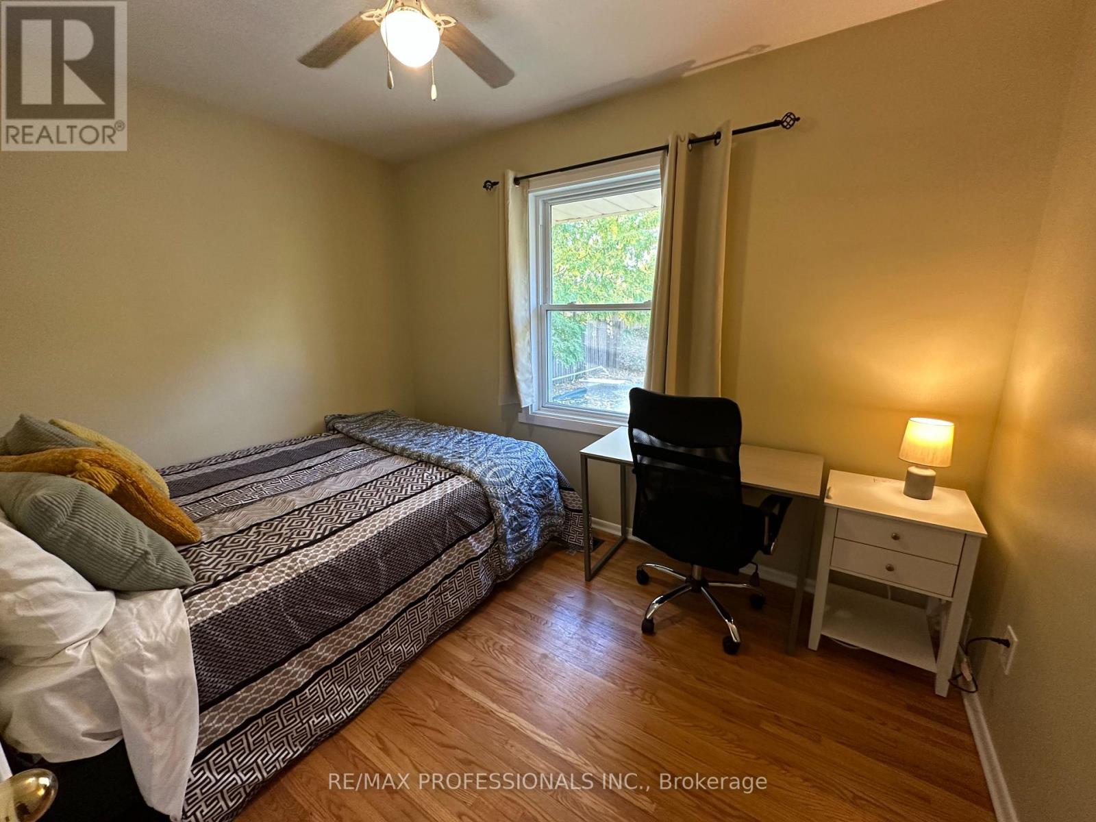 183 Grove Park Drive, Burlington, Ontario  L7T 2H1 - Photo 10 - W12485151