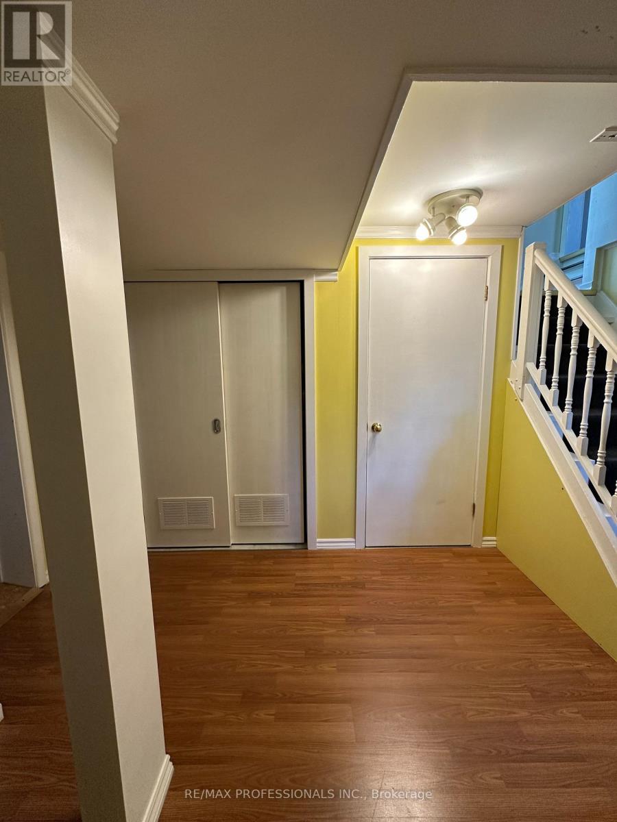 183 Grove Park Drive, Burlington, Ontario  L7T 2H1 - Photo 11 - W12485151