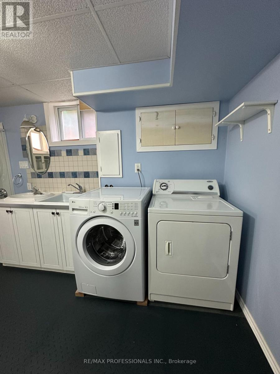 183 Grove Park Drive, Burlington, Ontario  L7T 2H1 - Photo 15 - W12485151