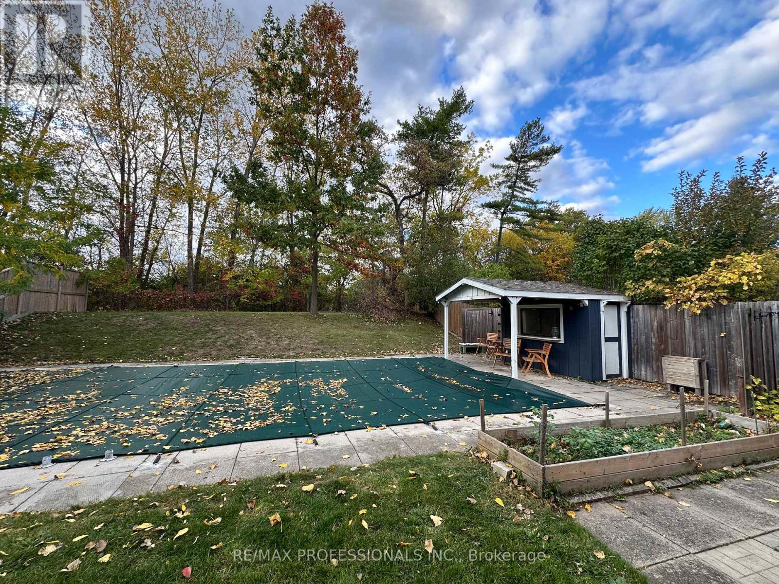 183 Grove Park Drive, Burlington, Ontario  L7T 2H1 - Photo 17 - W12485151