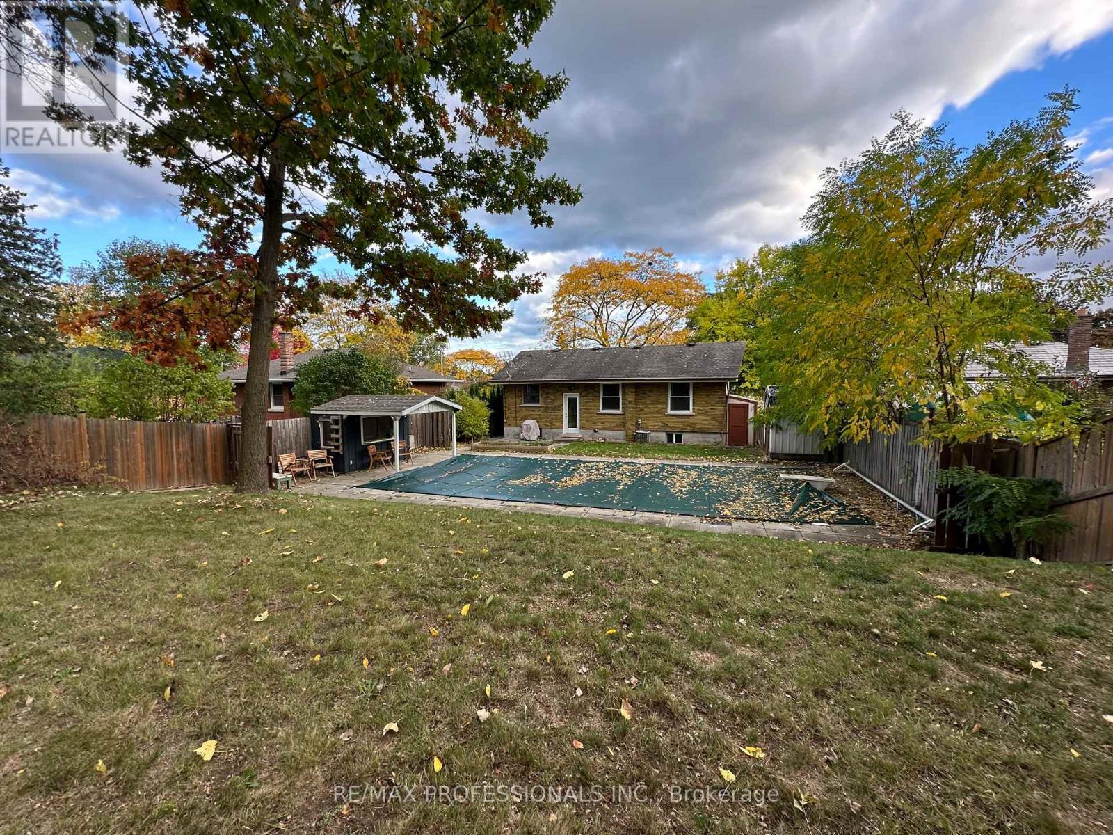 183 Grove Park Drive, Burlington, Ontario  L7T 2H1 - Photo 18 - W12485151