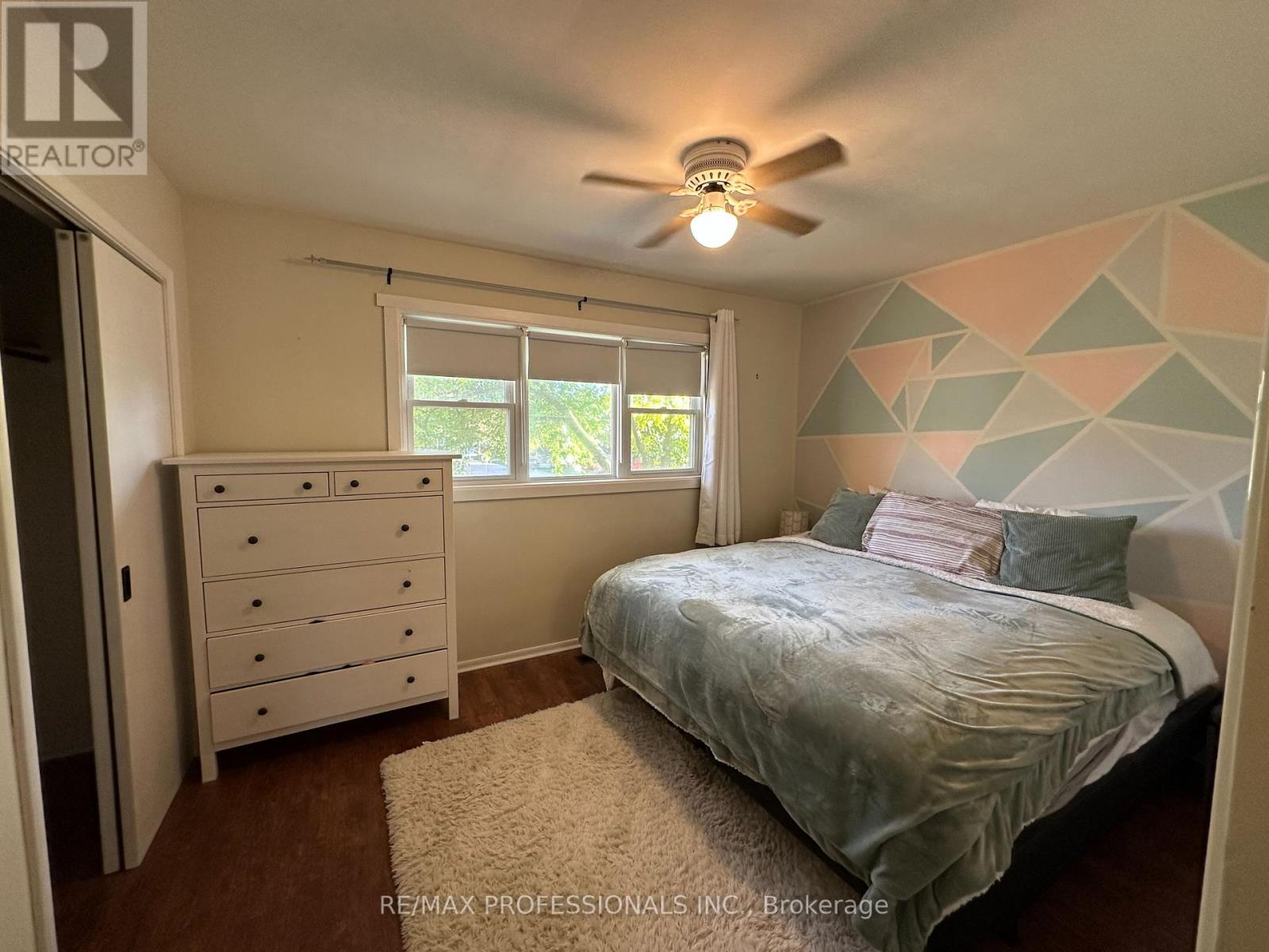 183 Grove Park Drive, Burlington, Ontario  L7T 2H1 - Photo 7 - W12485151