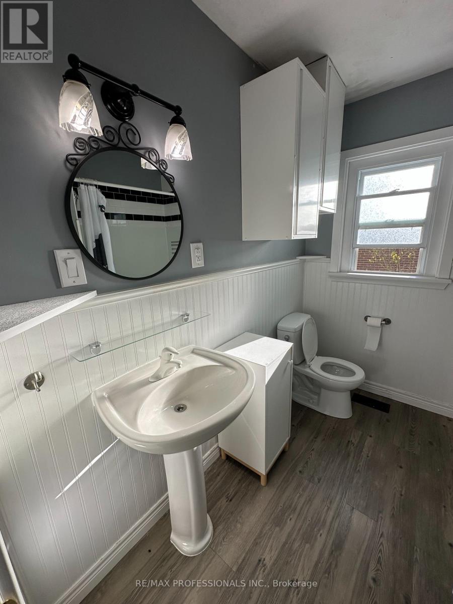 183 Grove Park Drive, Burlington, Ontario  L7T 2H1 - Photo 8 - W12485151