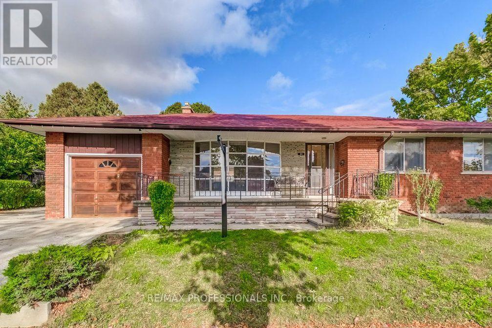30 RENAULT CRESCENT, Toronto, Ontario