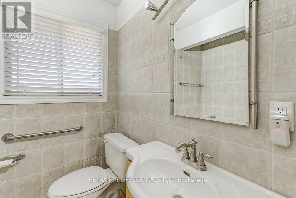 30 Renault Crescent, Toronto, Ontario  M9P 1J3 - Photo 11 - W12485154