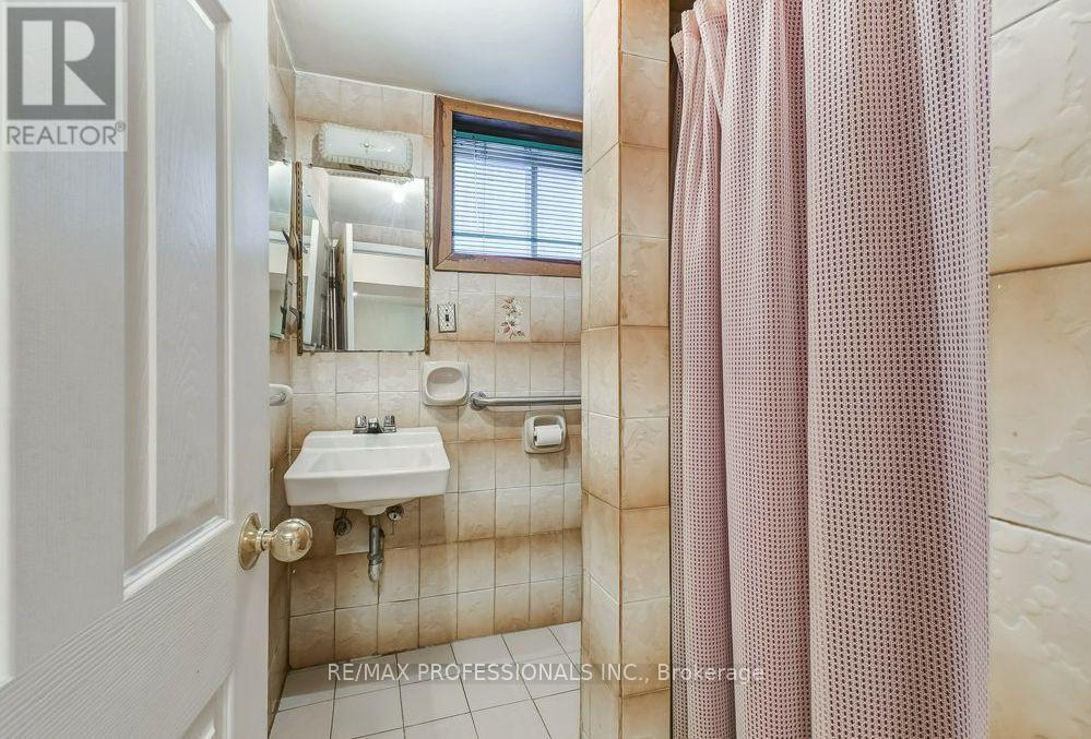 30 Renault Crescent, Toronto, Ontario  M9P 1J3 - Photo 12 - W12485154