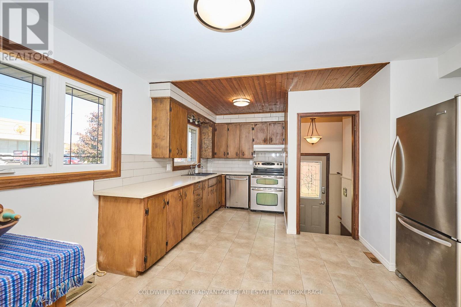 219 Fitch Street, Welland (Prince Charles), Ontario  L3C 4W3 - Photo 10 - X12485189