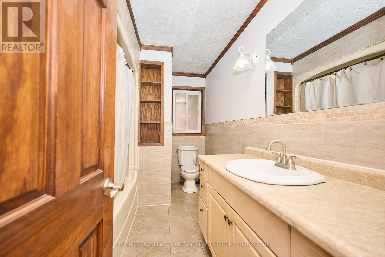 219 Fitch Street, Welland (Prince Charles), Ontario  L3C 4W3 - Photo 12 - X12485189