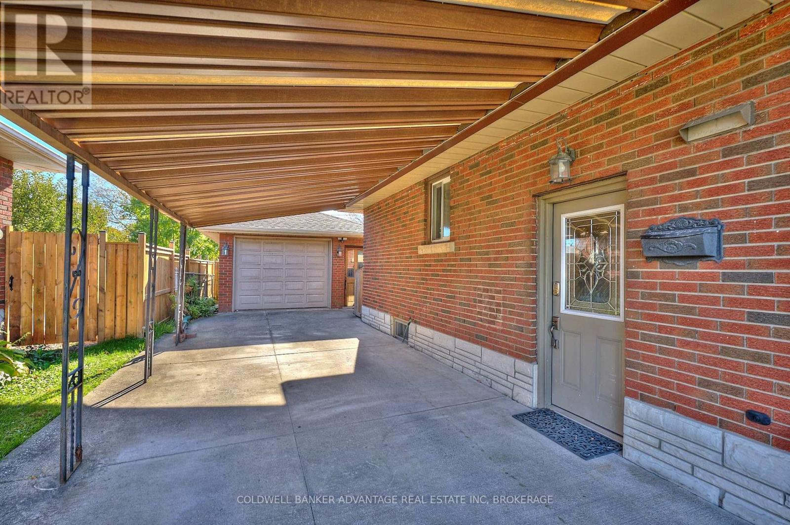 219 Fitch Street, Welland (Prince Charles), Ontario  L3C 4W3 - Photo 5 - X12485189