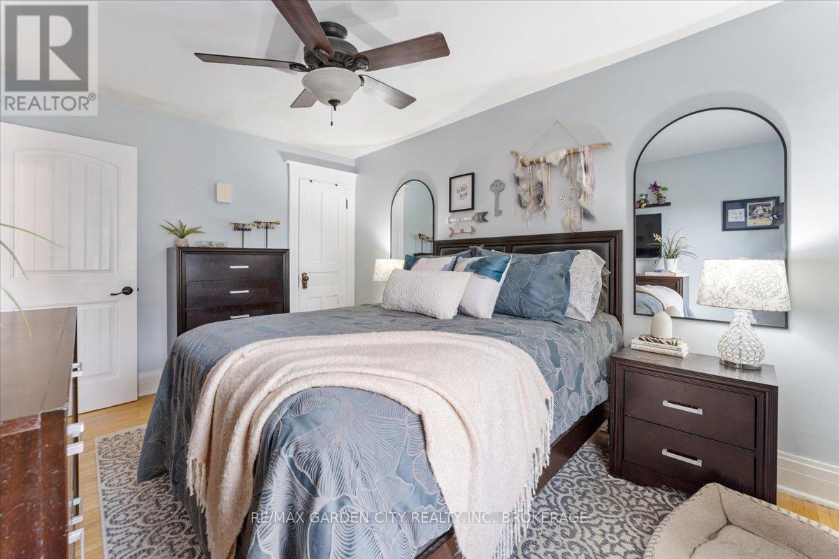 22 Chaplin Avenue, St. Catharines, Ontario  L2R 2E6 - Photo 11 - X12485225