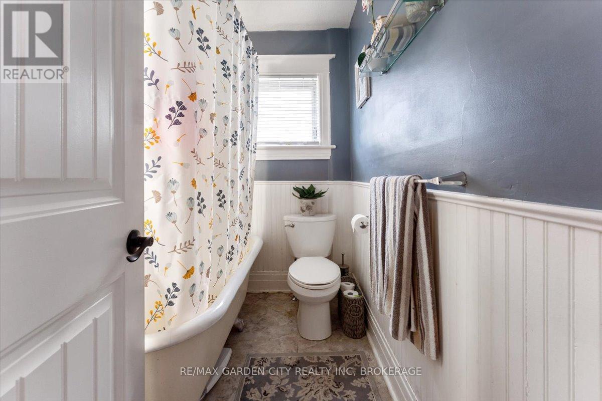 22 Chaplin Avenue, St. Catharines, Ontario  L2R 2E6 - Photo 13 - X12485225