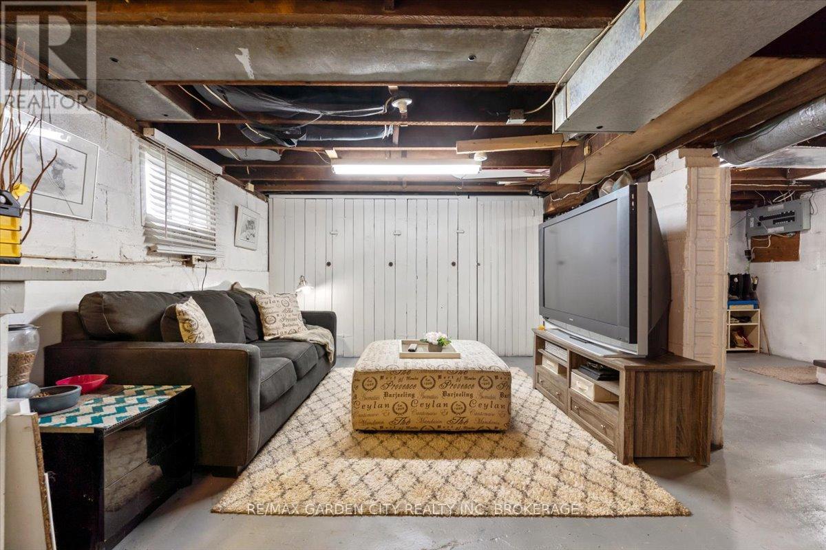 22 Chaplin Avenue, St. Catharines, Ontario  L2R 2E6 - Photo 17 - X12485225