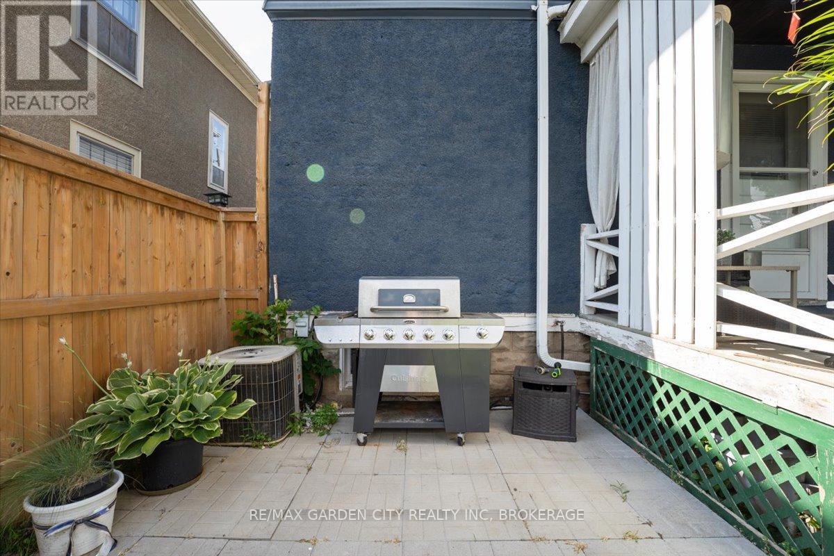 22 Chaplin Avenue, St. Catharines, Ontario  L2R 2E6 - Photo 21 - X12485225