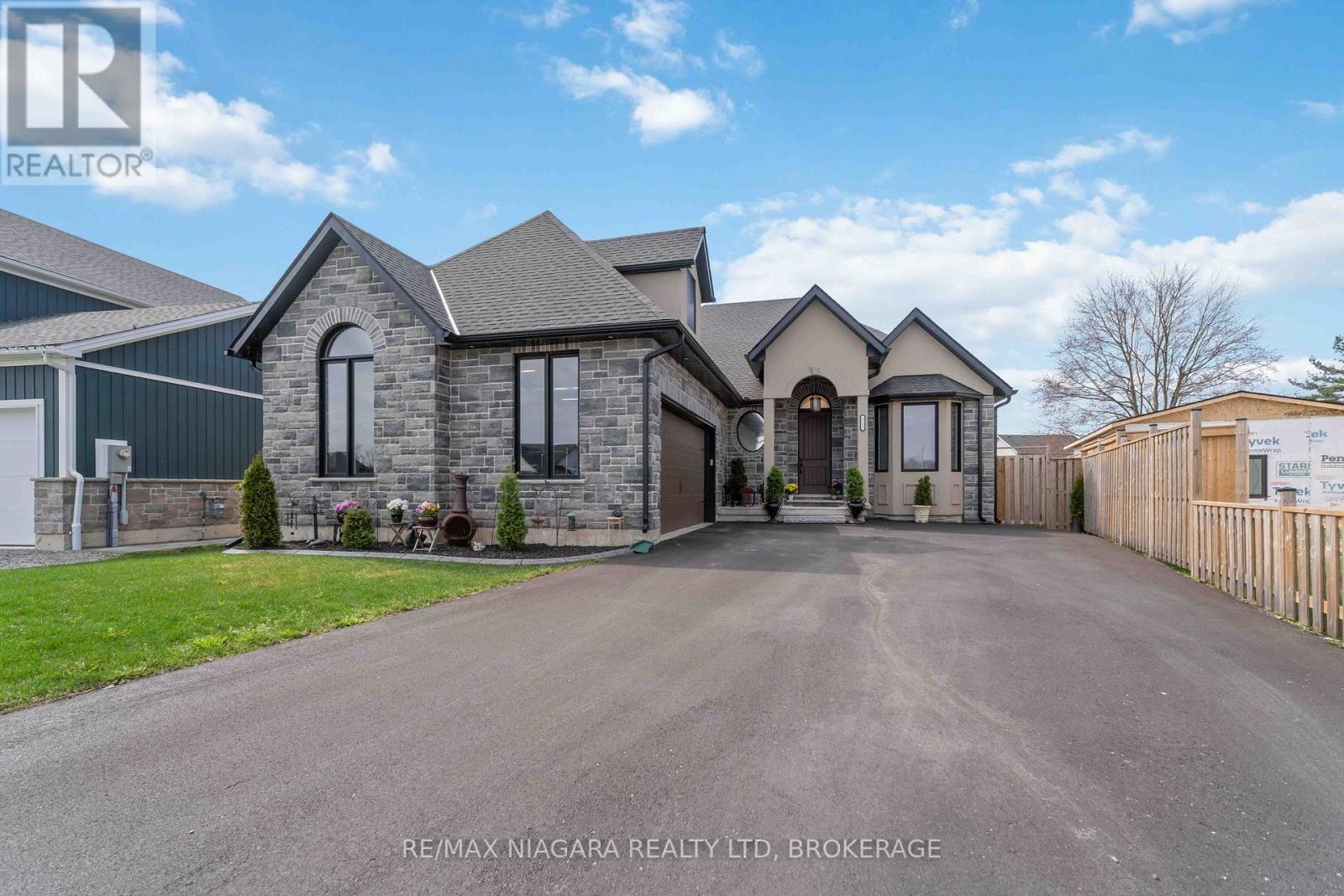 3555 Canfield Crescent, Fort Erie, Ontario  L0S 1S0 - Photo 3 - X12485250