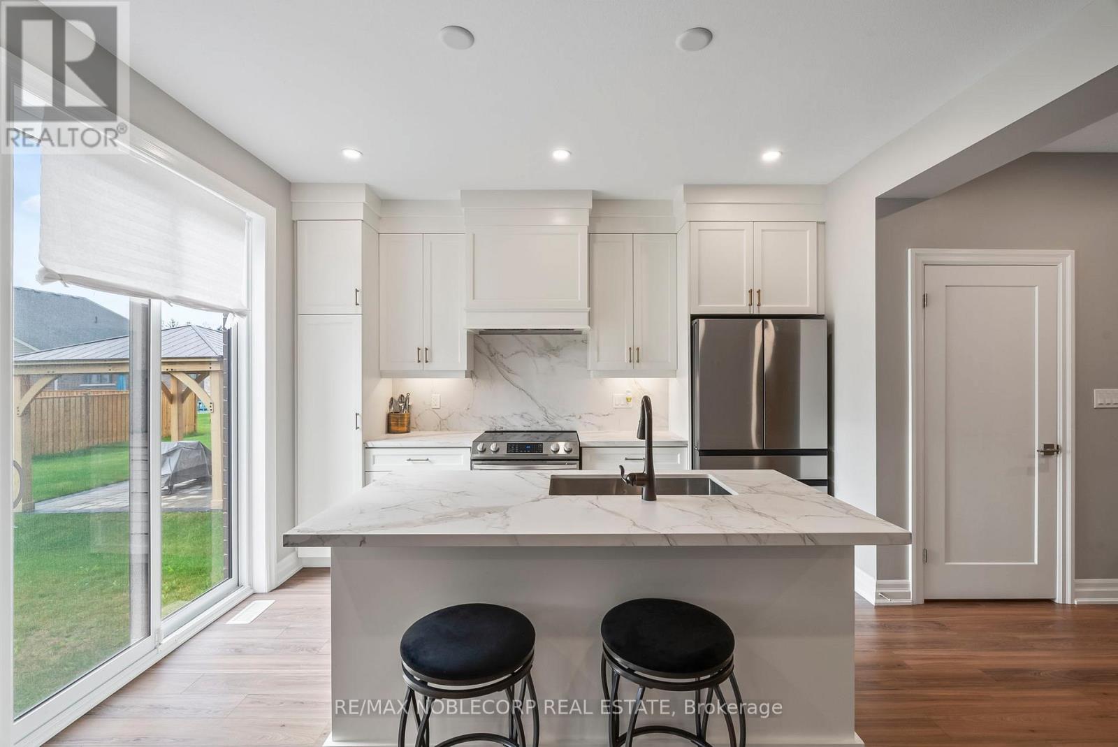 237 Jackson Street E, West Grey, Ontario  N0G 1R0 - Photo 12 - X12485153