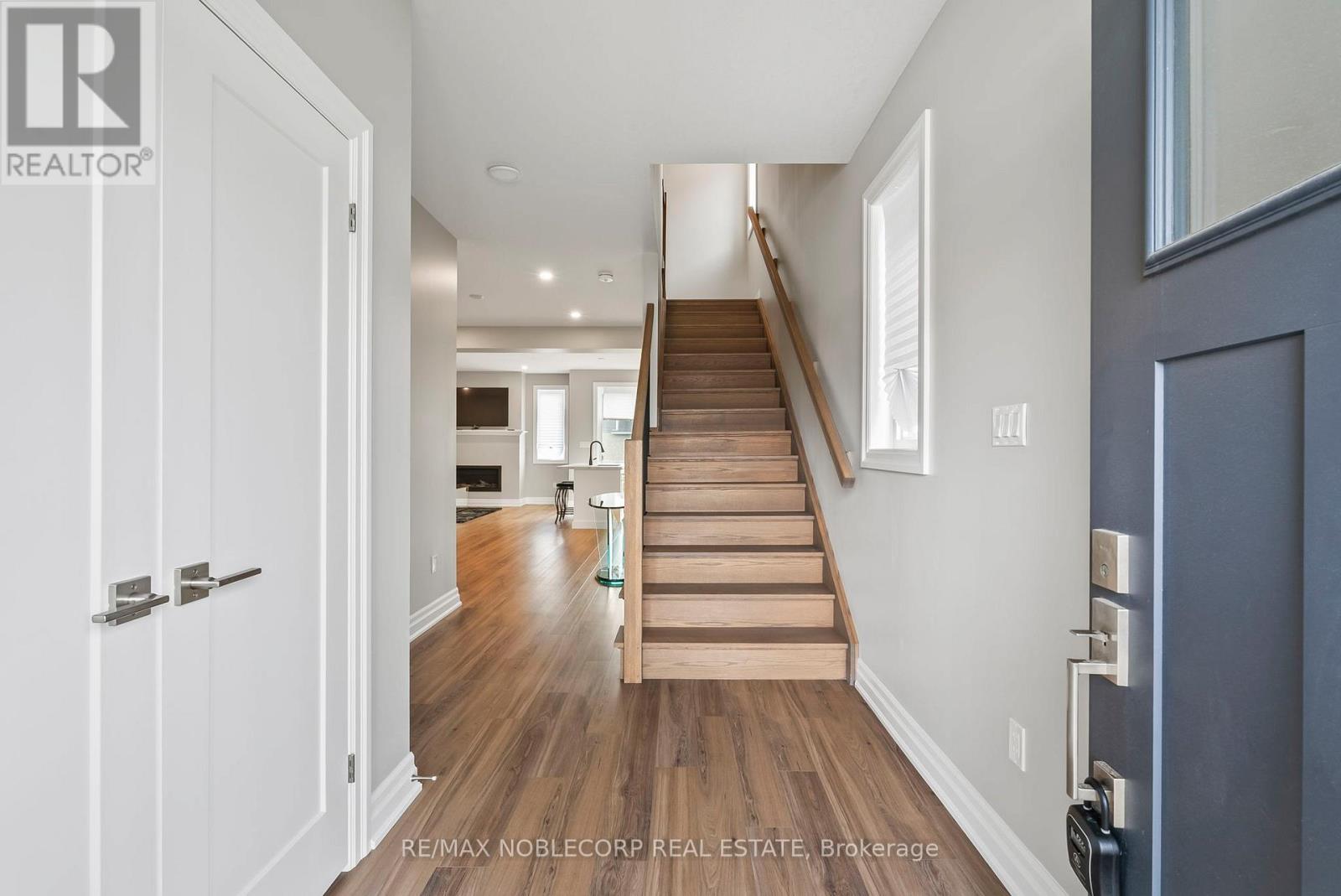 237 Jackson Street E, West Grey, Ontario  N0G 1R0 - Photo 5 - X12485153