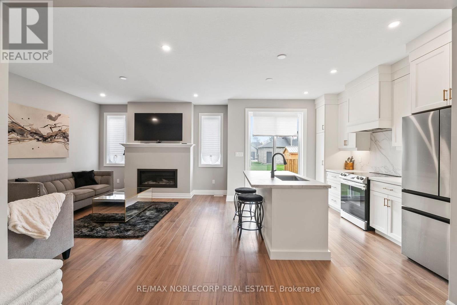 237 Jackson Street E, West Grey, Ontario  N0G 1R0 - Photo 7 - X12485153