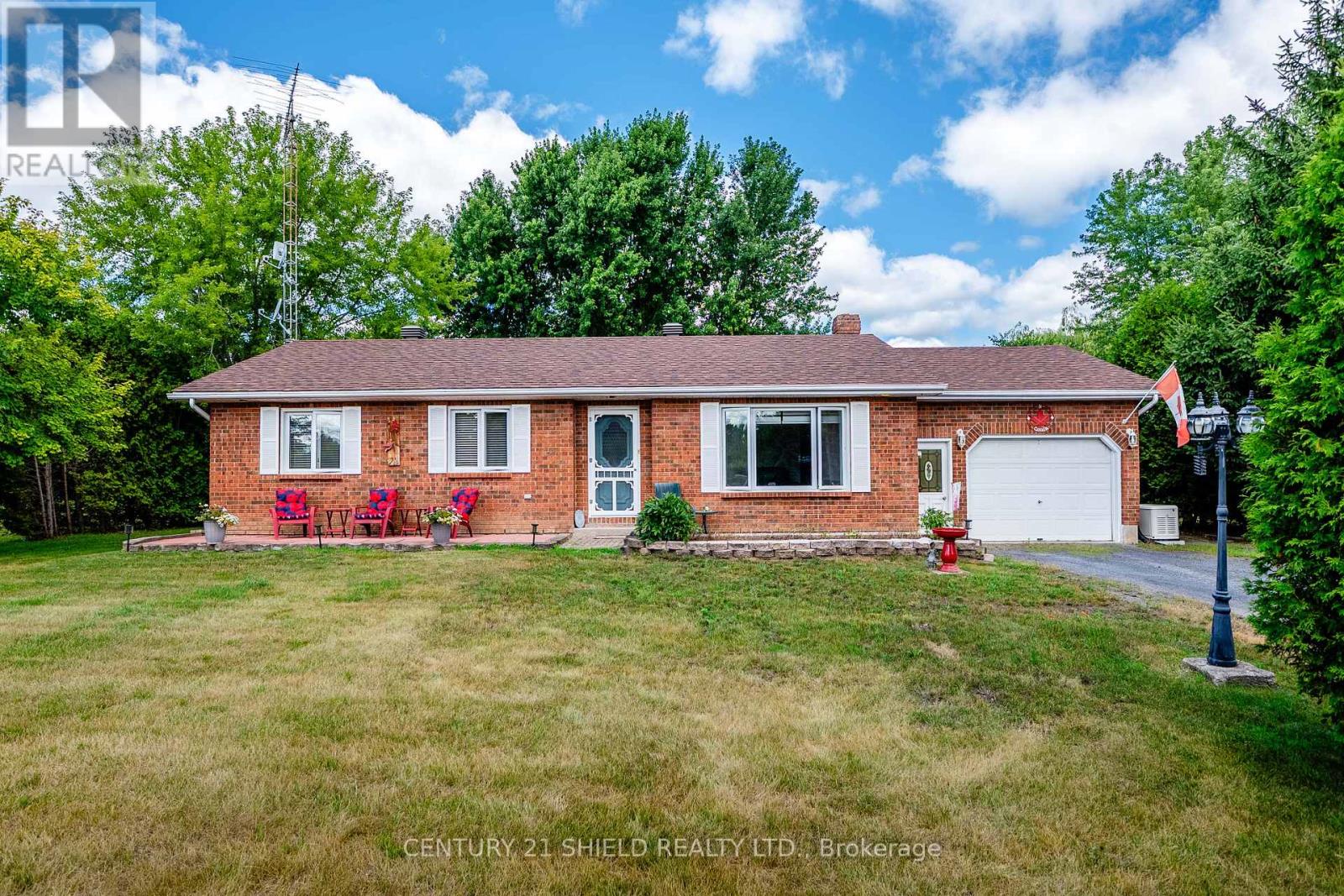 14215 County Rd 2 Highway, South Stormont, Ontario  K0C 1M0 - Photo 2 - X12485263