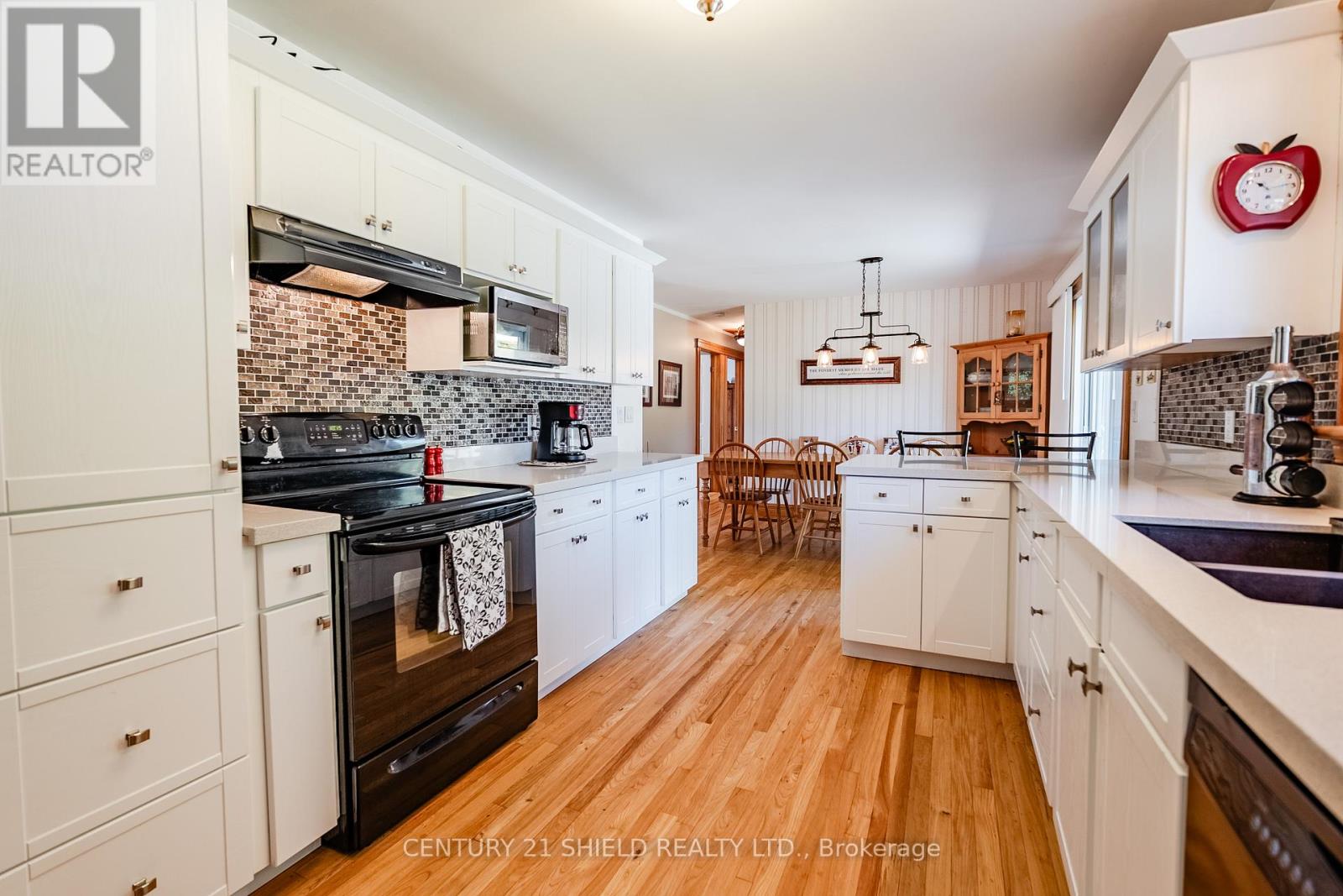 14215 County Rd 2 Highway, South Stormont, Ontario  K0C 1M0 - Photo 21 - X12485263