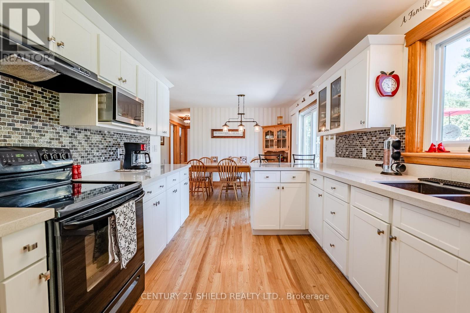 14215 County Rd 2 Highway, South Stormont, Ontario  K0C 1M0 - Photo 20 - X12485263