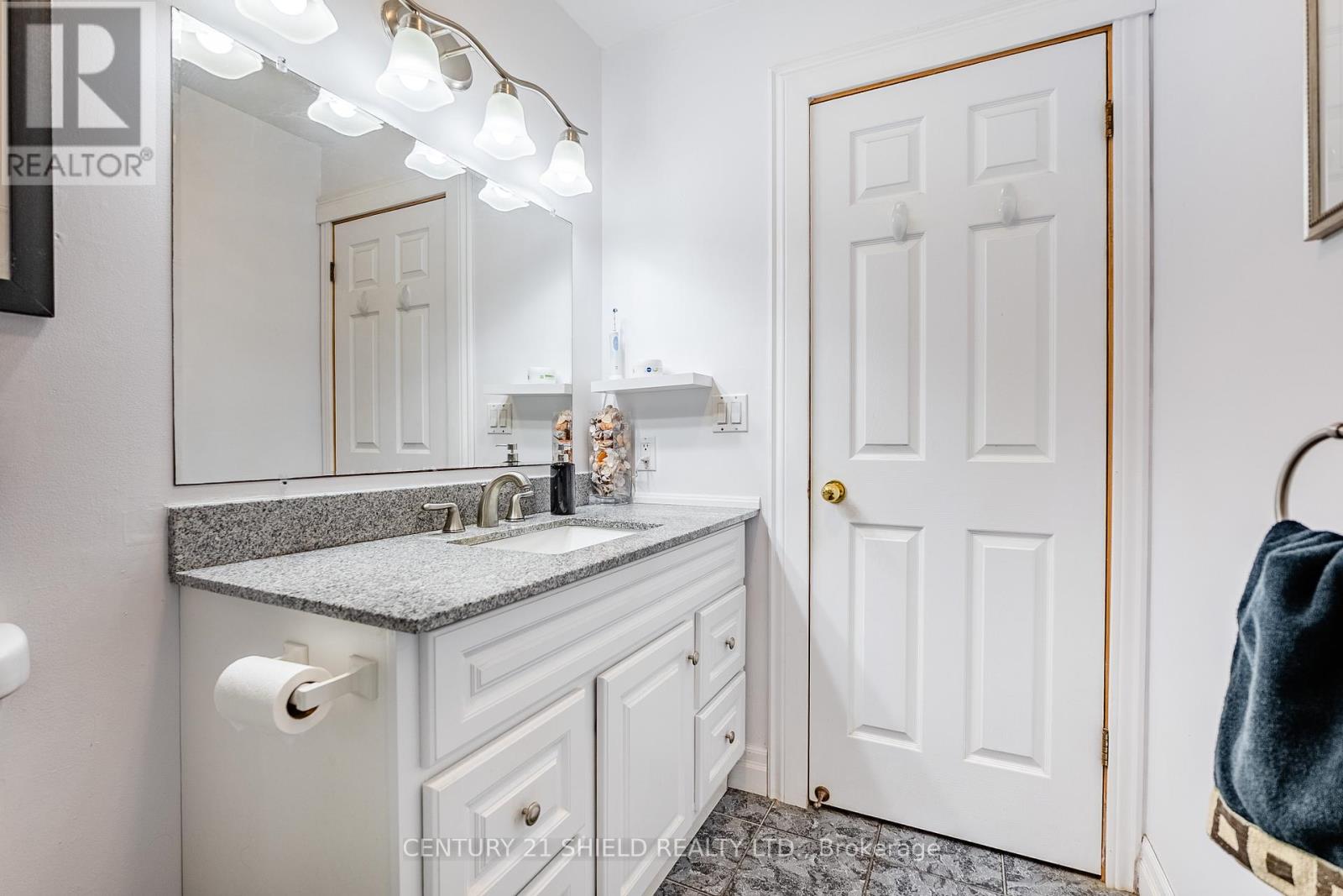 14215 County Rd 2 Highway, South Stormont, Ontario  K0C 1M0 - Photo 31 - X12485263