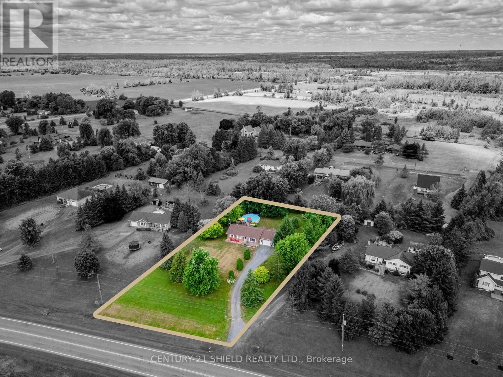 14215 County Rd 2 Highway, South Stormont, Ontario  K0C 1M0 - Photo 43 - X12485263