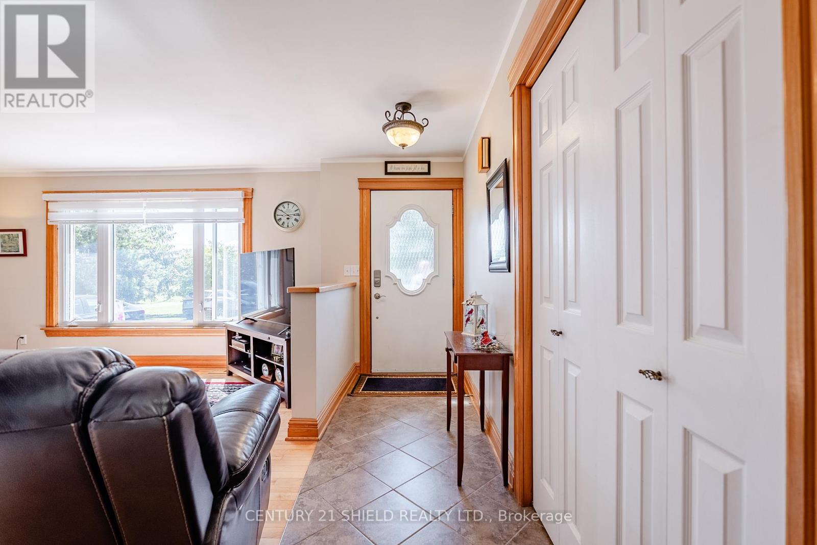 14215 County Rd 2 Highway, South Stormont, Ontario  K0C 1M0 - Photo 9 - X12485263