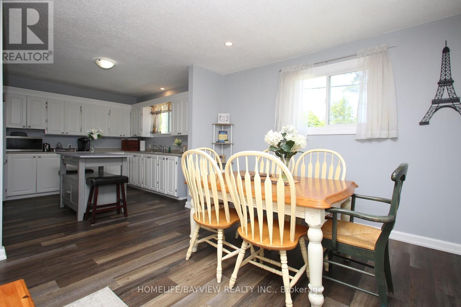 2nd Flr - 9 Bridge Street, Kawartha Lakes, Ontario  K0M 1N0 - Photo 8 - X12485027