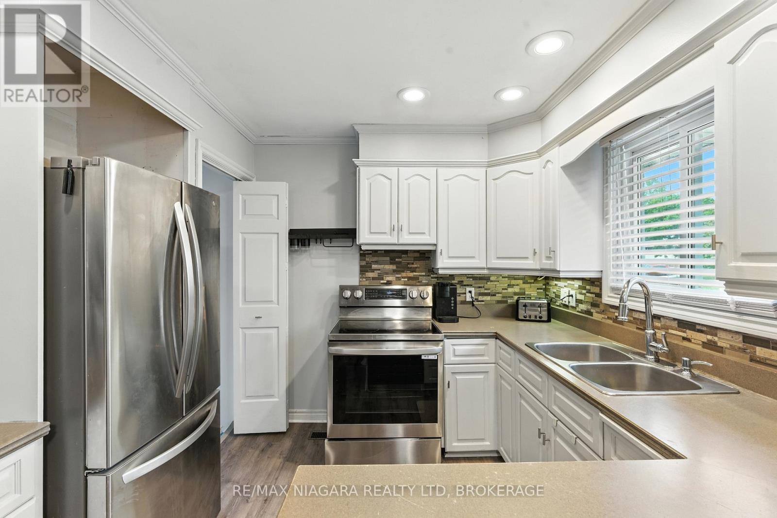 204 Hildred Street, Welland, Ontario  L3B 1N1 - Photo 12 - X12448874