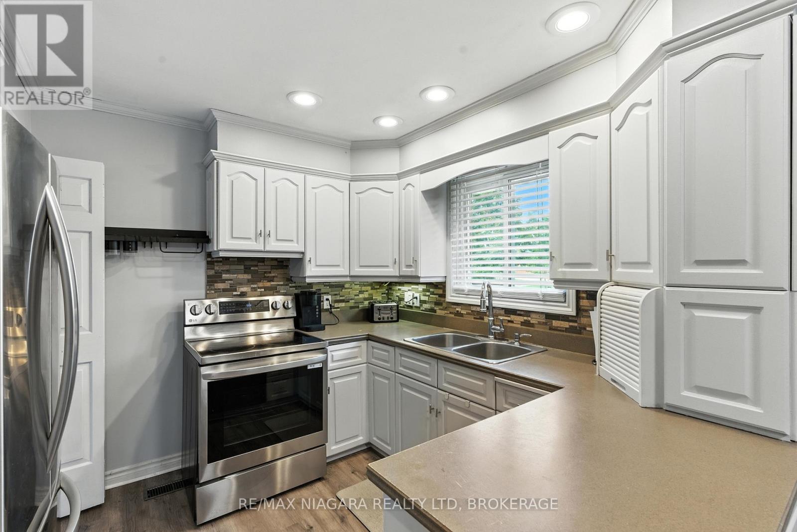 204 Hildred Street, Welland, Ontario  L3B 1N1 - Photo 11 - X12448874