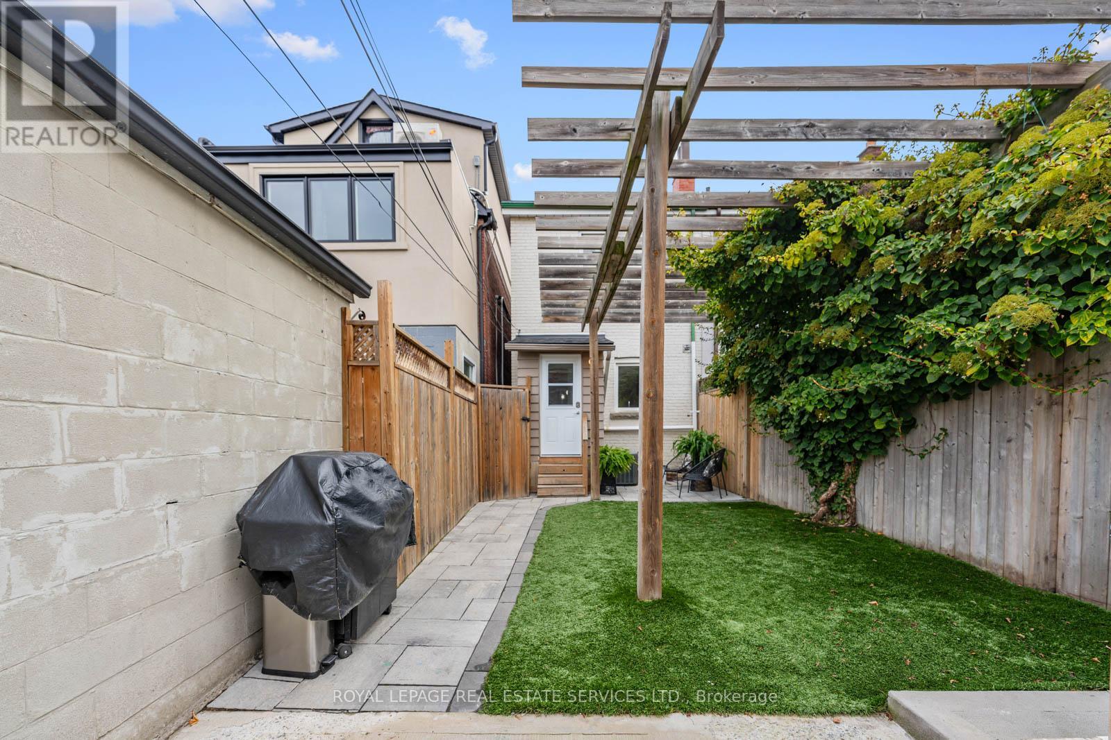 466 Beresford Avenue, Toronto, Ontario  M6S 3B7 - Photo 45 - W12483502