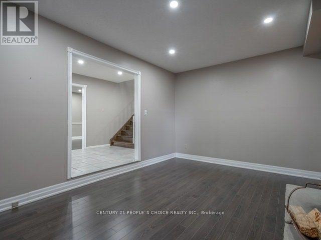 1575 Sir Monty's Drive, Mississauga, Ontario  L5N 4P1 - Photo 6 - W12483699