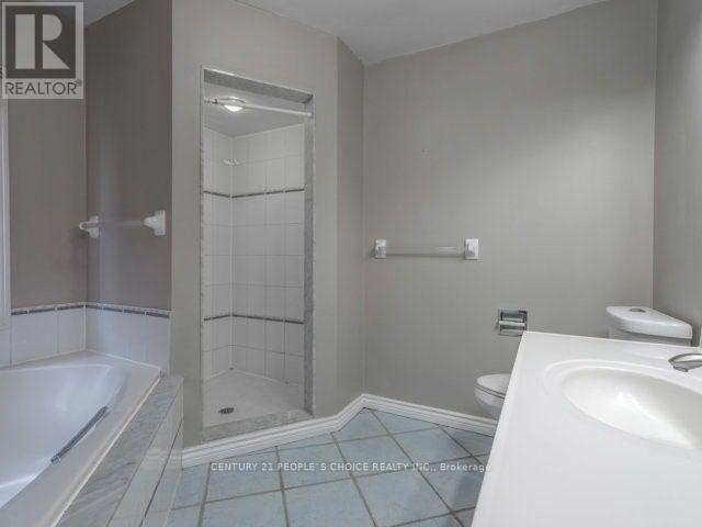 1575 Sir Monty's Drive, Mississauga, Ontario  L5N 4P1 - Photo 11 - W12483699