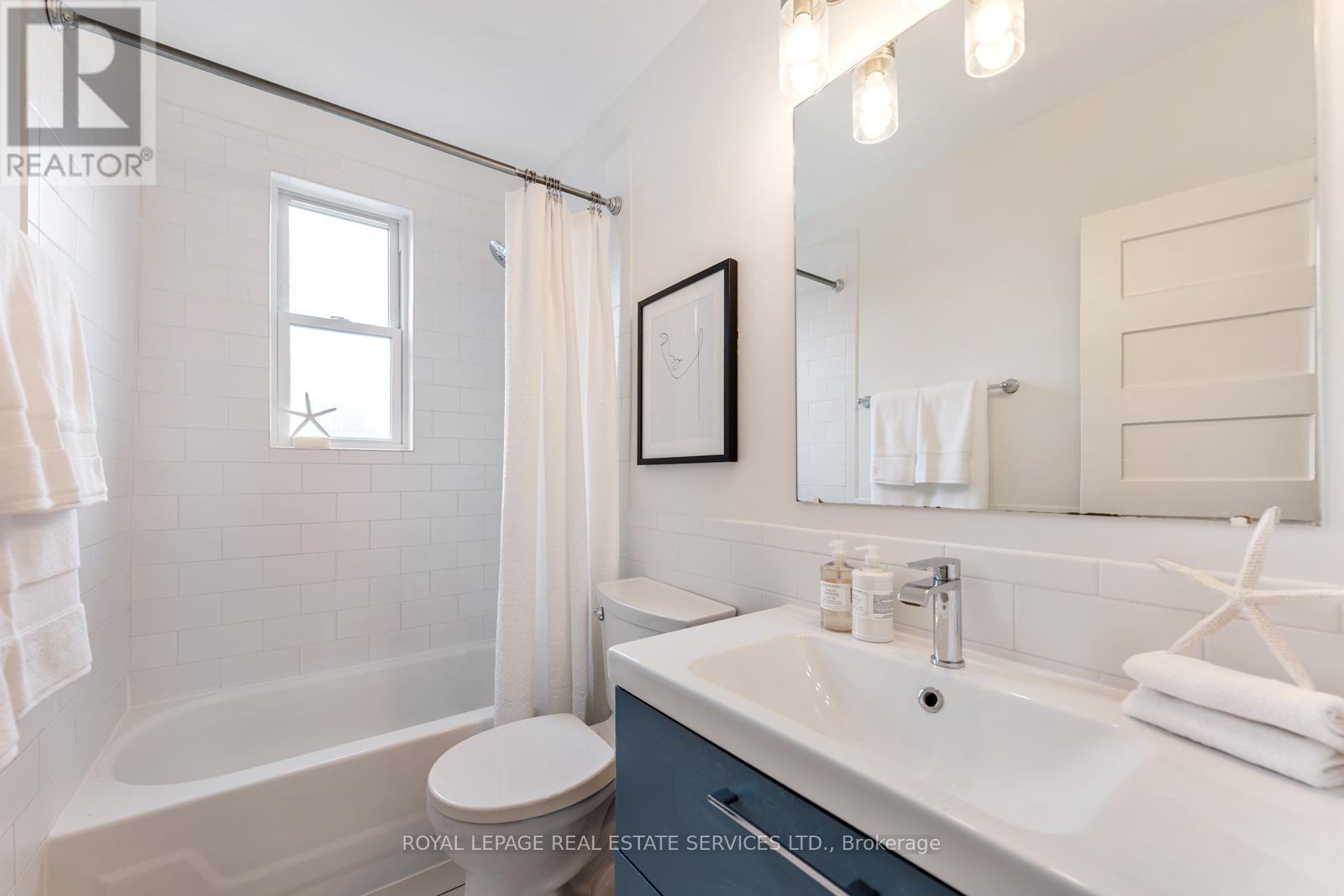 466 Beresford Avenue, Toronto, Ontario  M6S 3B7 - Photo 34 - W12483502