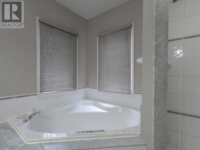 1575 Sir Monty's Drive, Mississauga, Ontario  L5N 4P1 - Photo 12 - W12483699