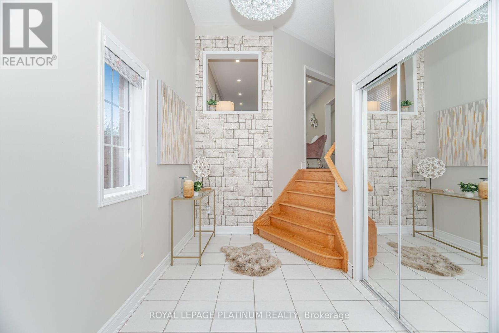 63 Culture Crescent, Brampton, Ontario L6X 4X8 - Photo 6 - W12480488