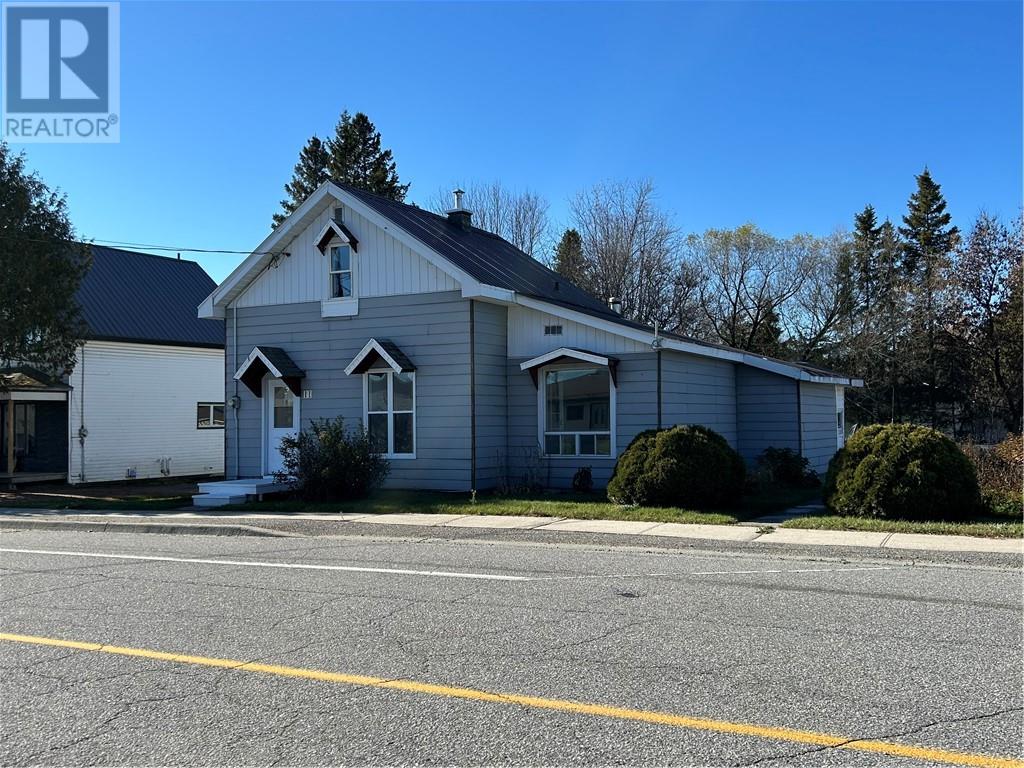 11 Dyke Street, Warren, Ontario