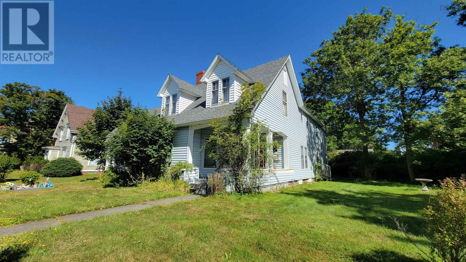 18 Parade Street, Yarmouth, Nova Scotia  B5A 3A4 - Photo 3 - 202526728